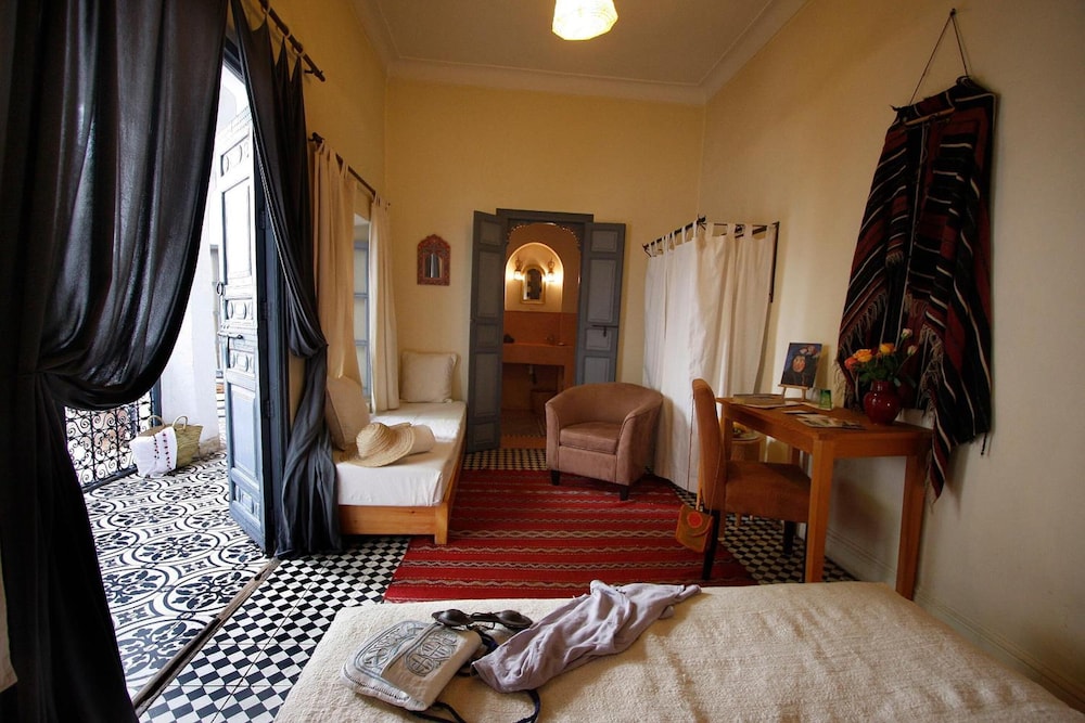 Dar Touyir 15/49
