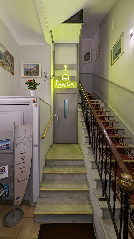 Richelieu Hotel 53/68