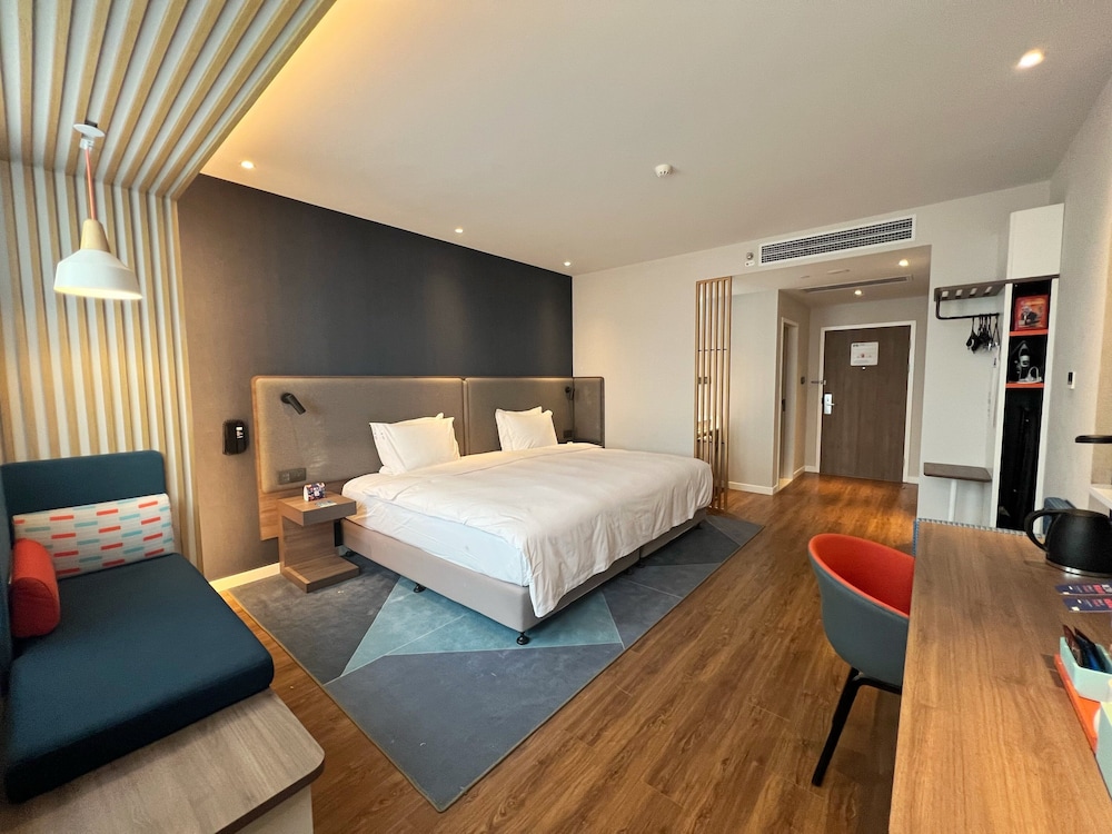 Standard, King Bed