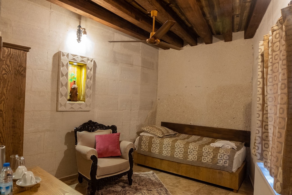 Grand Elite Cave Suites 33/50