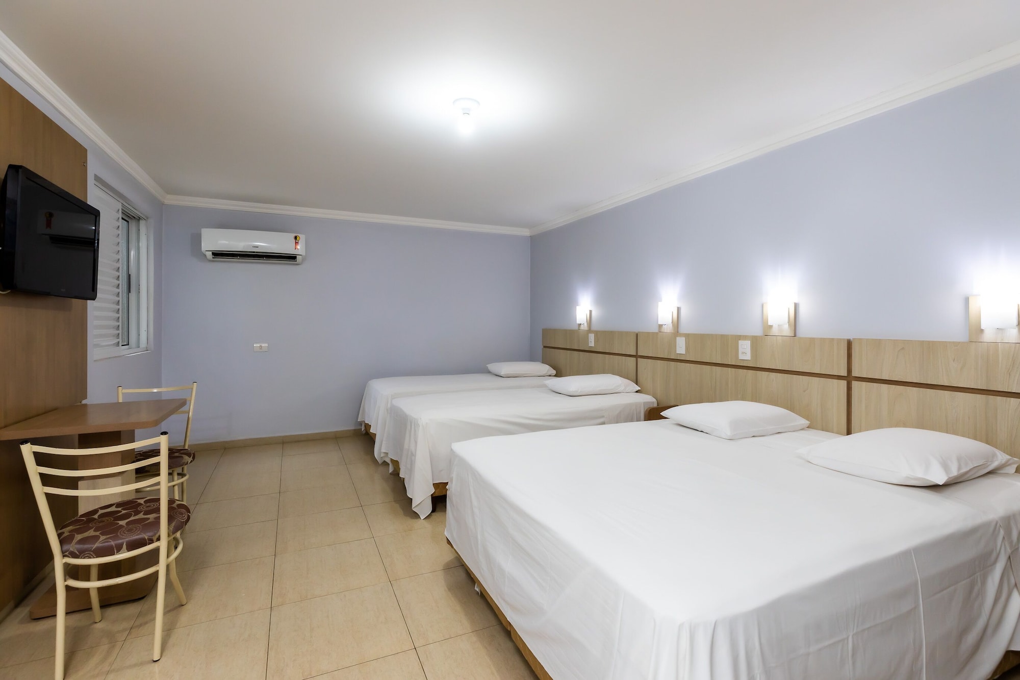 ROOM, QUADRUPLE