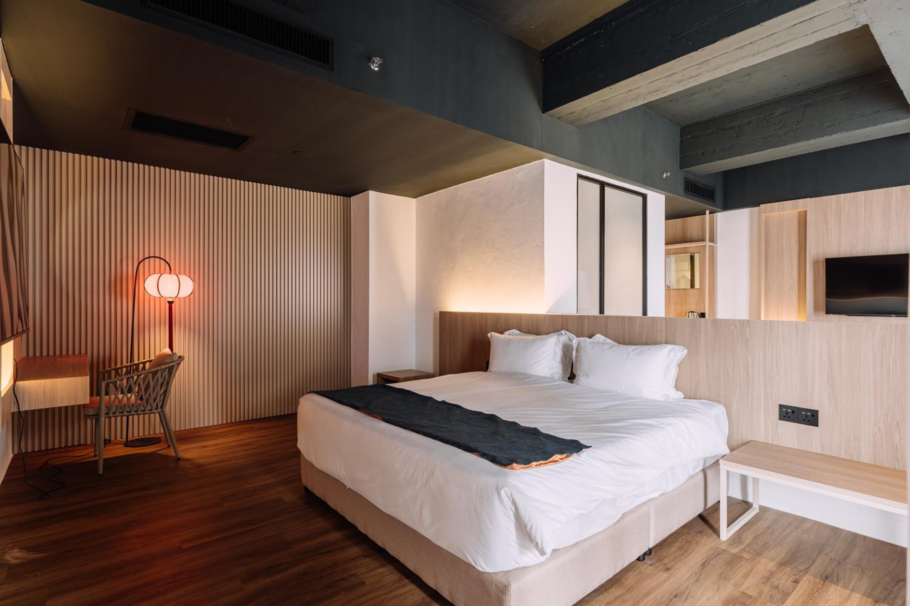 Suite, Balcony
