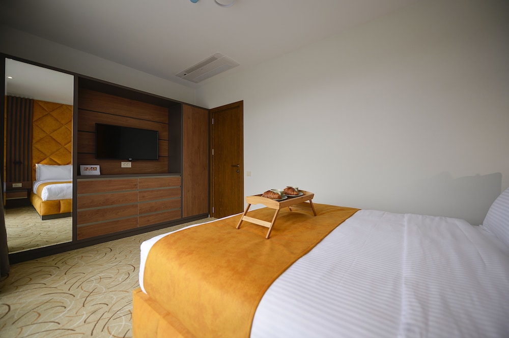 Calligraphy Hotel 24/50