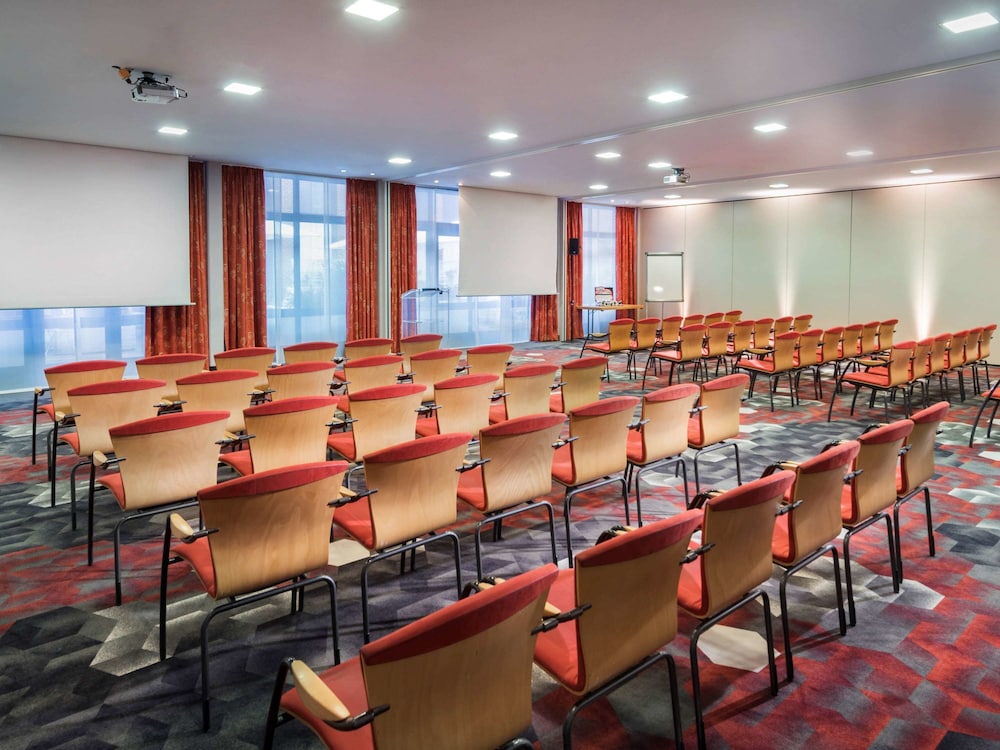 Mercure Hotel Munich Neuperlach South 64/69