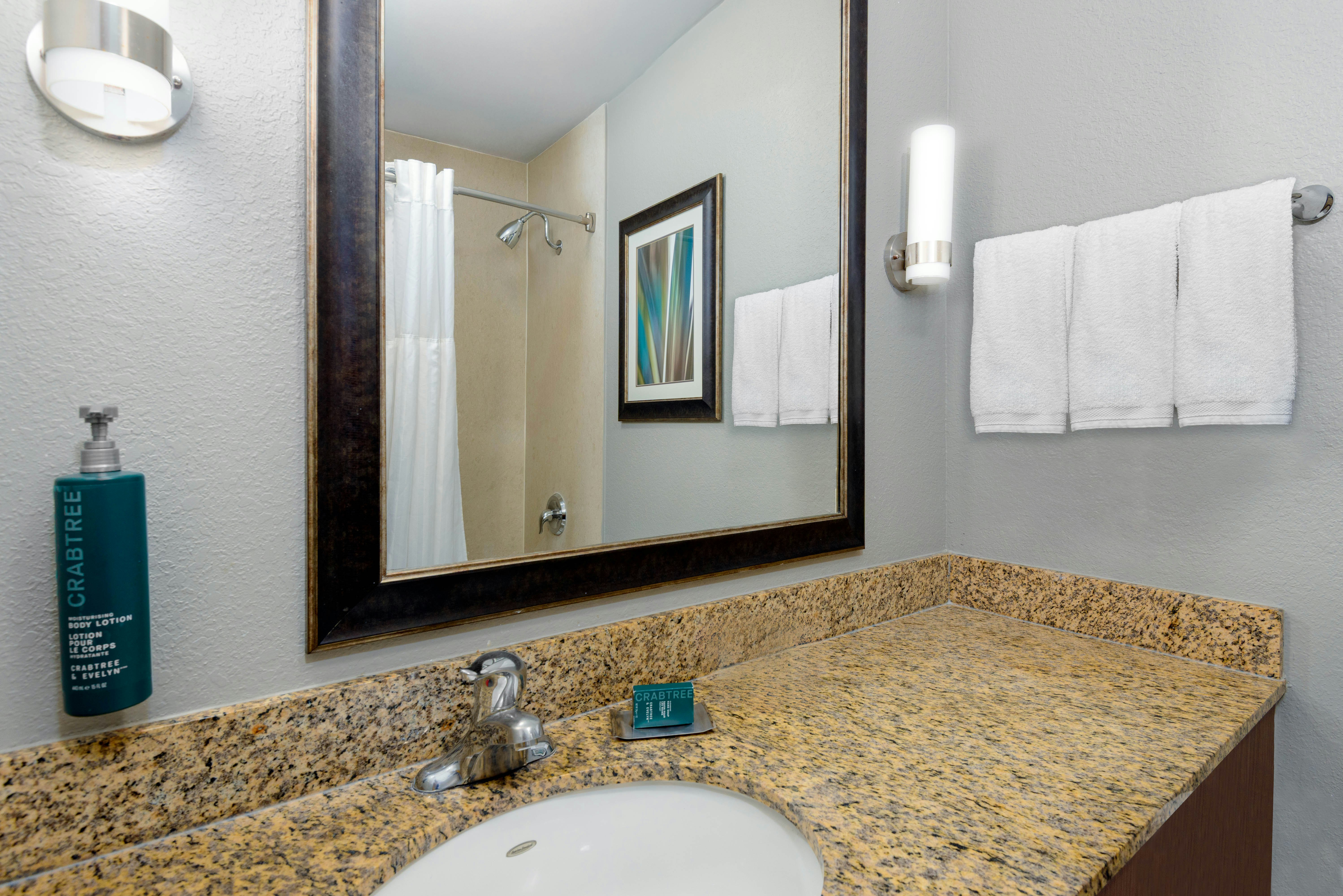 ROOM, QUEEN BED, ACCESSIBLE