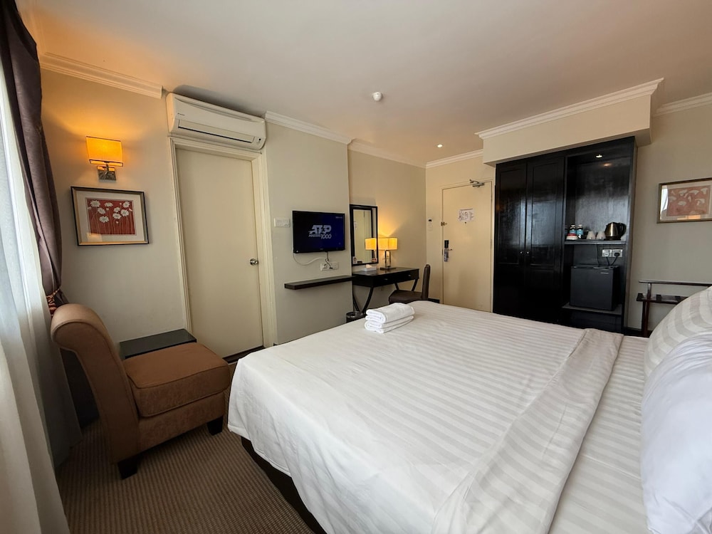 Merchant Hotel 12/66