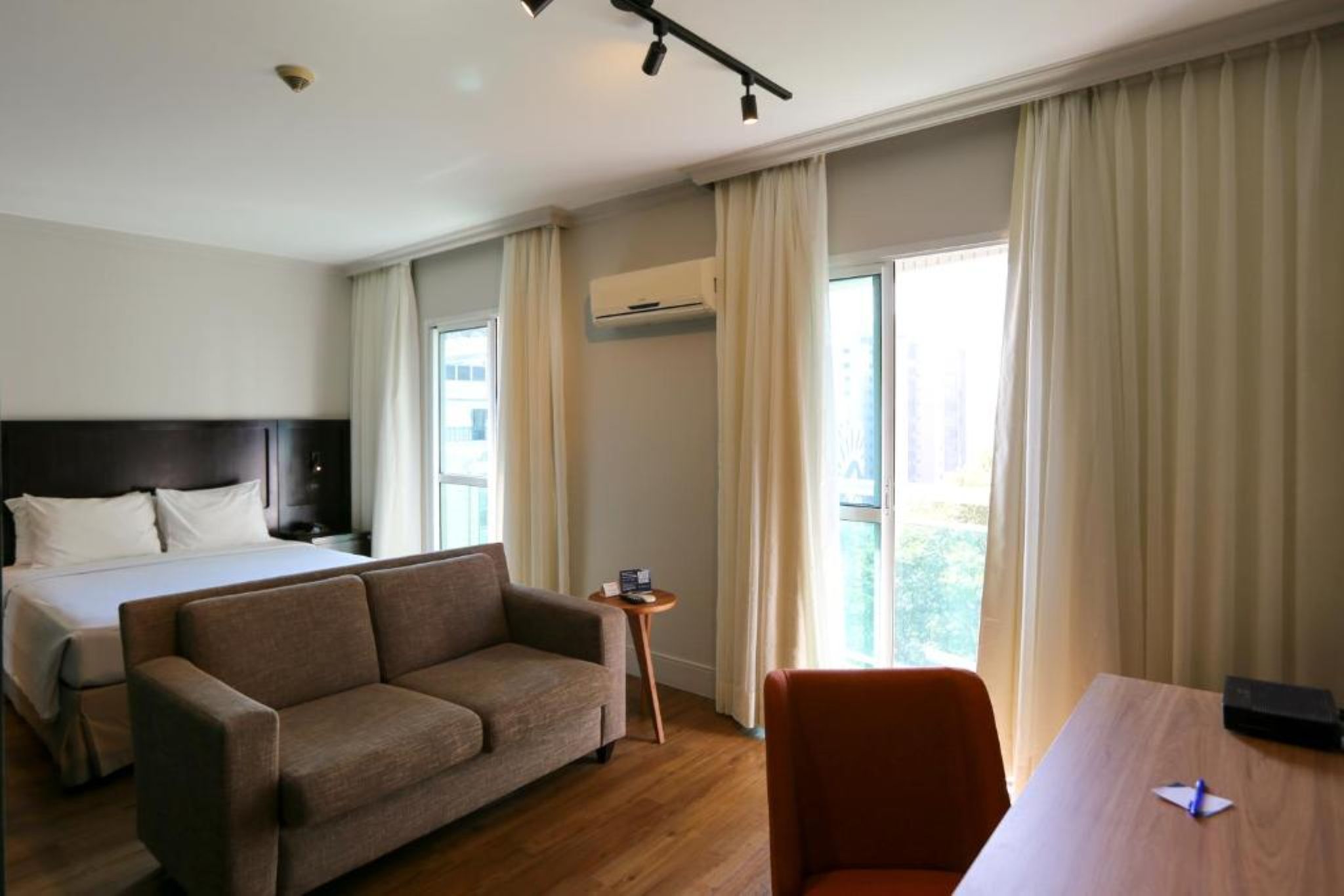 SUPERIOR, QUEEN BED, ACCESSIBLE