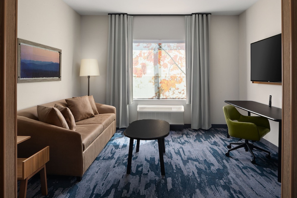 Fairfield by Marriott Inn & Suites Whitsett Greensboro East 19/21