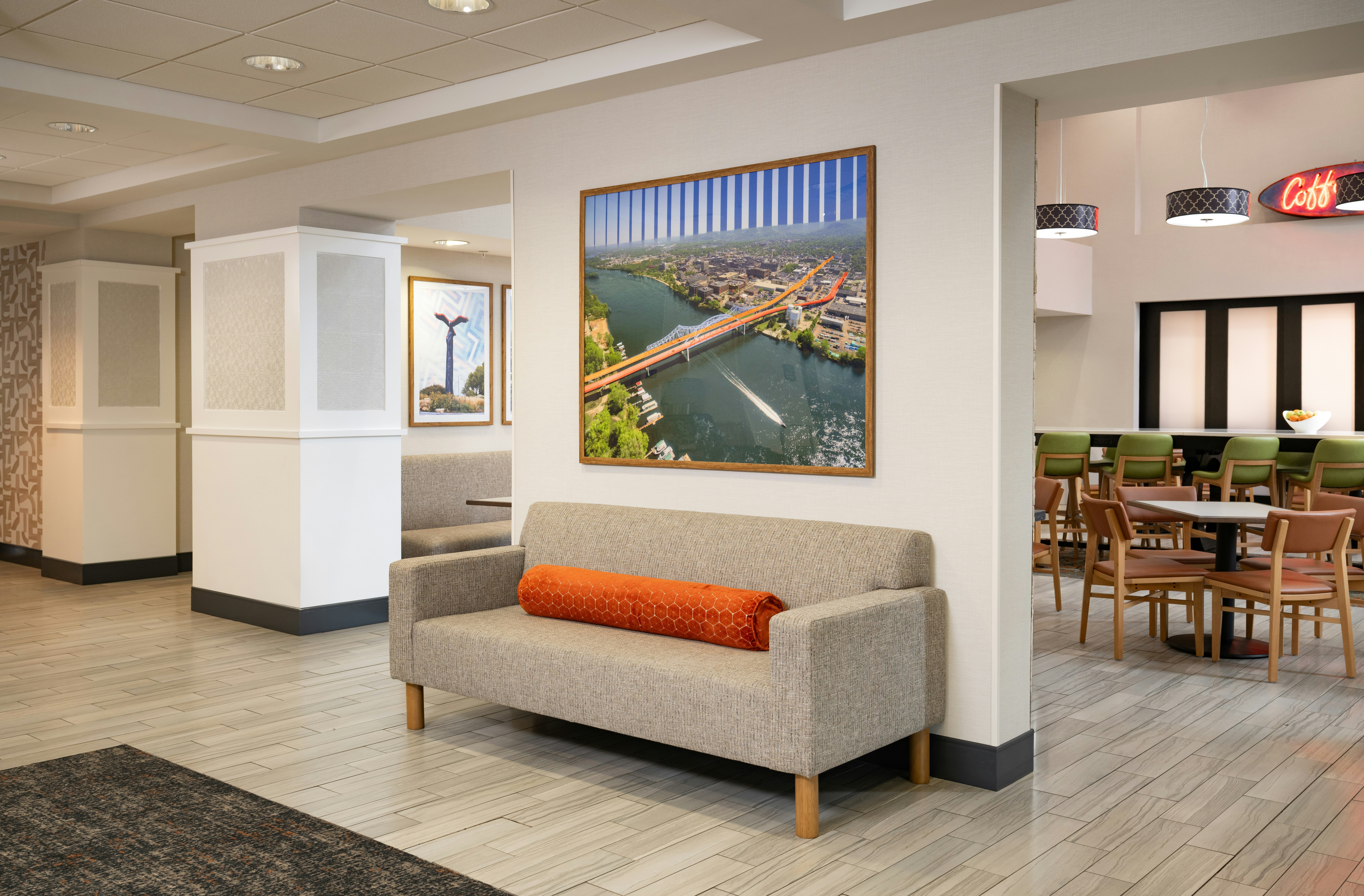 Hampton Inn & Suites La Crosse/Downtown 42/63