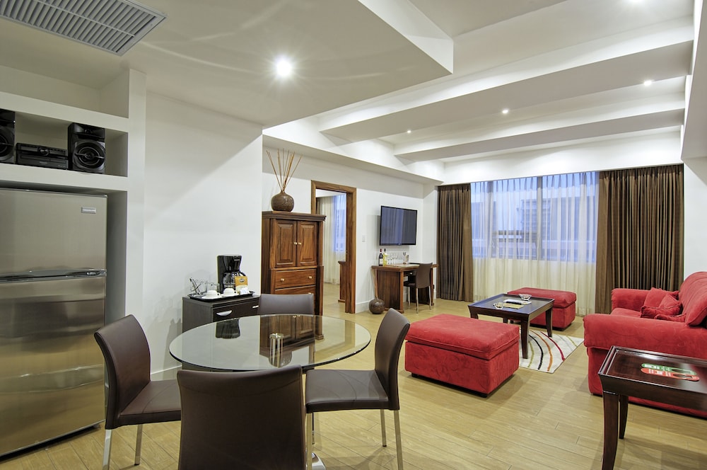 Balmoral Hotel 48/74