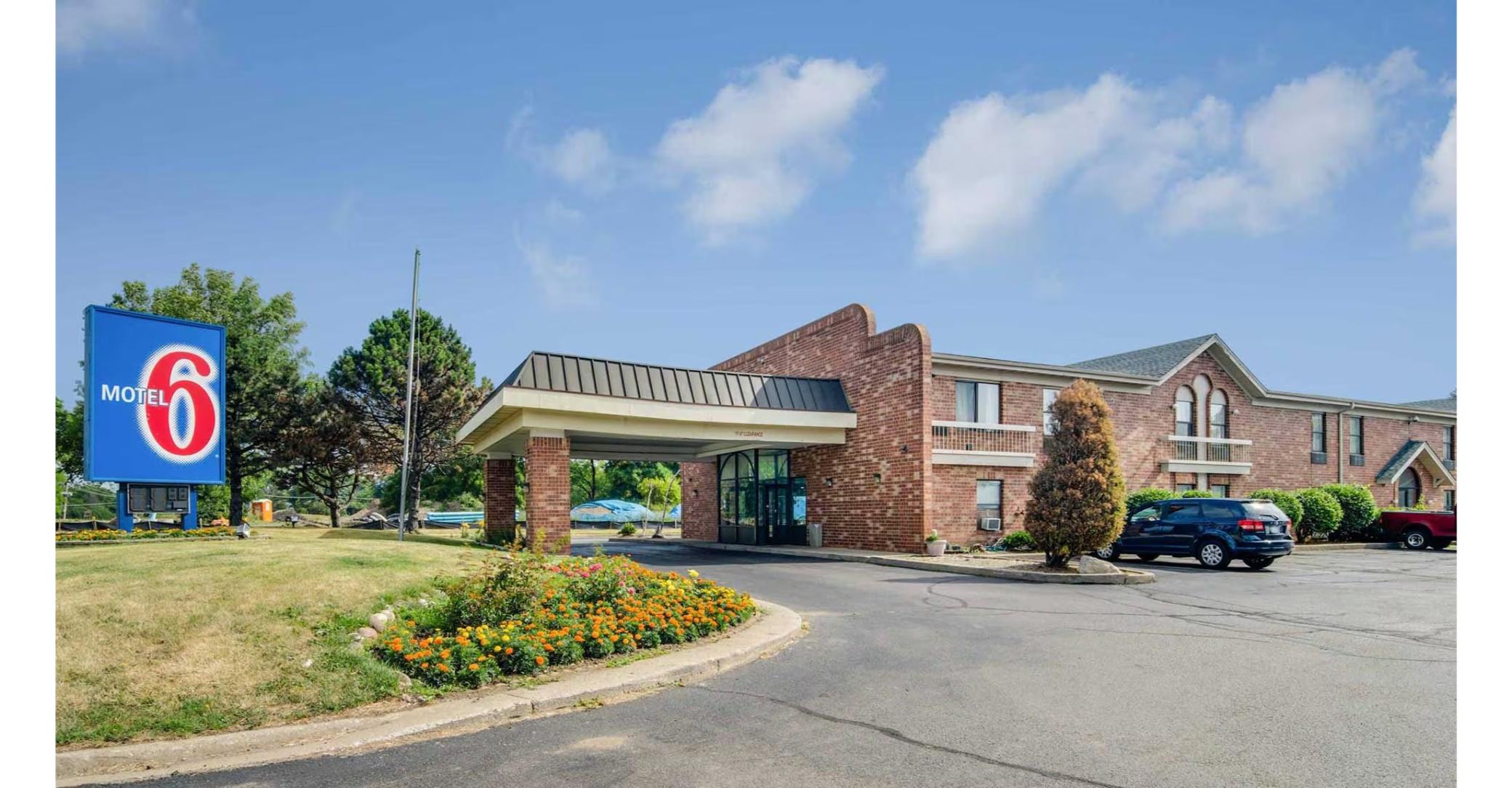 Motel6 Waukegan, IL 52/63