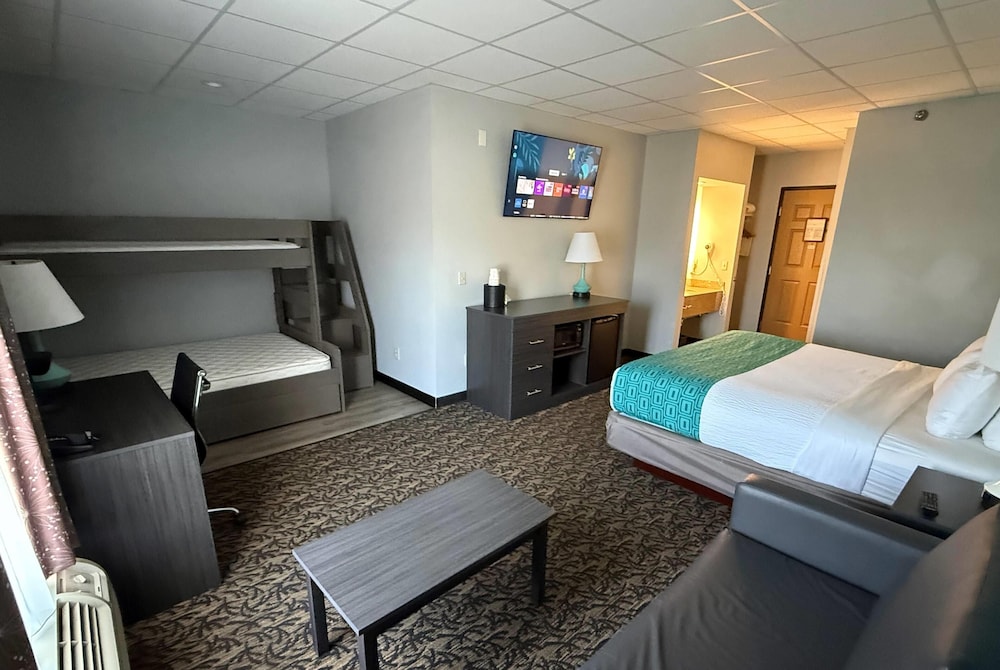 Deluxe, Family, Suite, Multiple Beds, Accessible