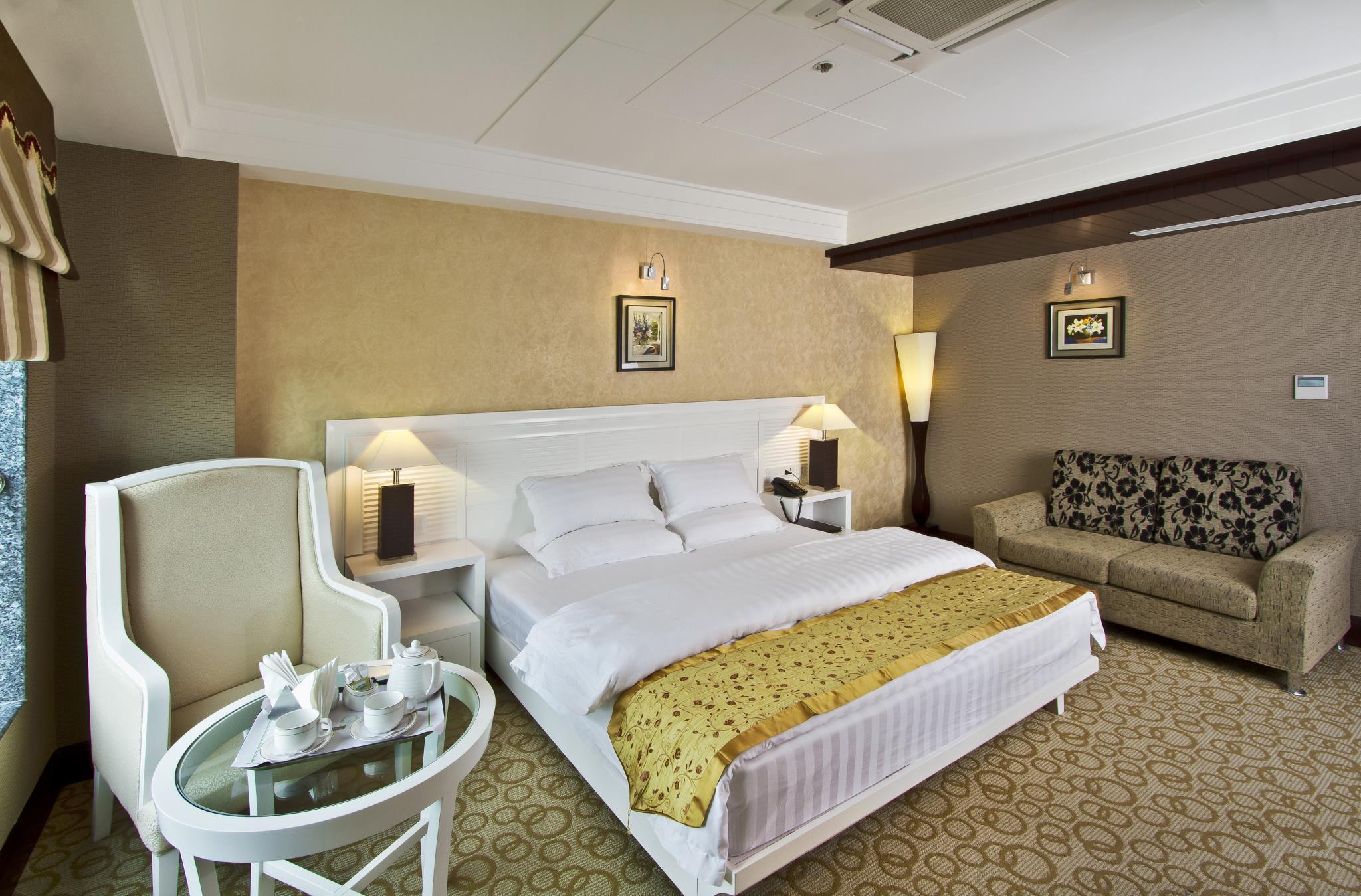 Hotel Gargee Grand 7/25