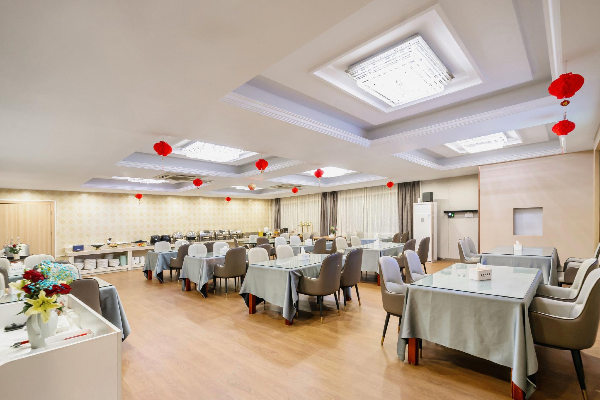 Vienna Hotel (Shanghai Jing'an Gaoping Road) 36/44
