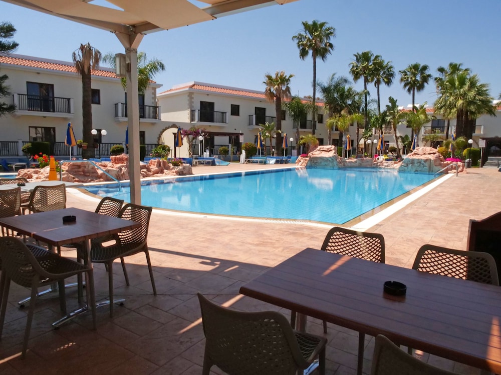 Loutsiana Hotel Apartments 57/63