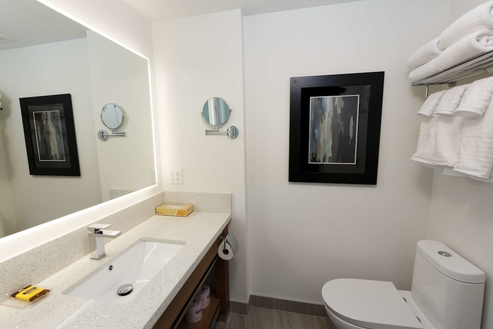 Executive Residency By Best Western Calgary City View North 22/59
