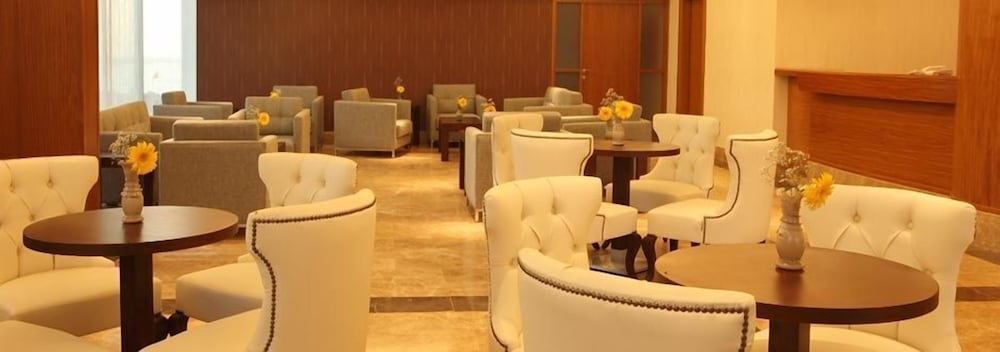 Double Royal Hotel 23/30