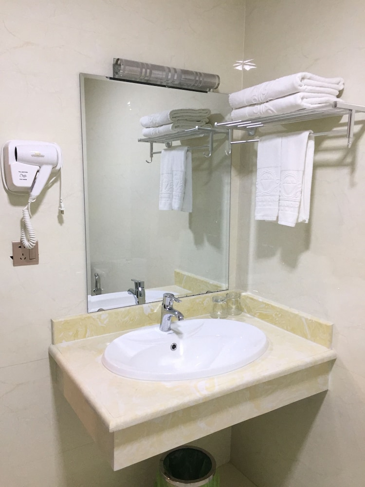 Halong Diamond Hotel 37/42