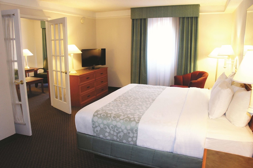 La Quinta Inn Kansas City Lenexa 17/50