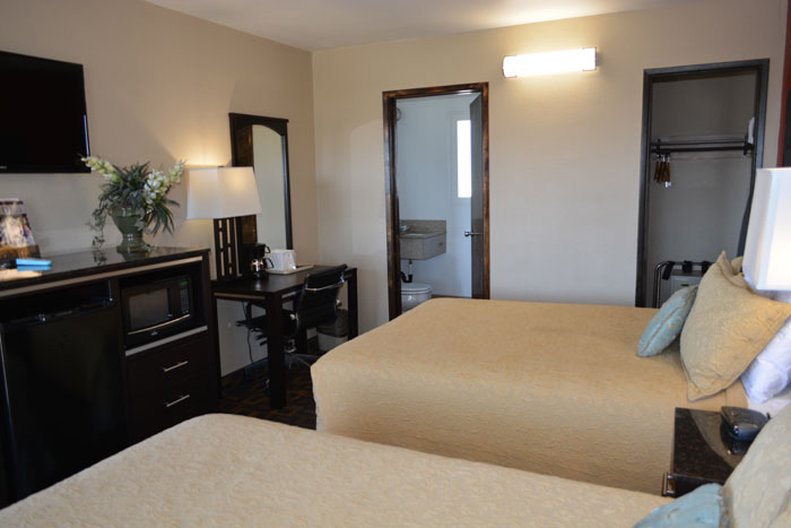 Harbor Inn and Suites Oceanside 3/6