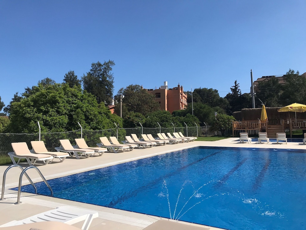 Dream Town Hotel & Restaurant 24/50
