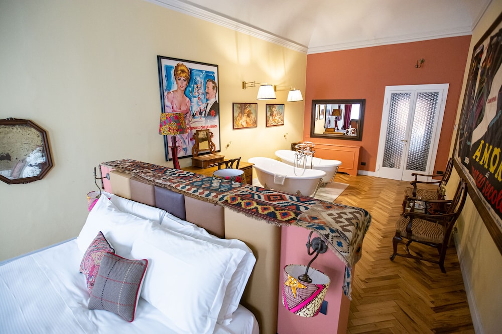 SUITE, CITY VIEW