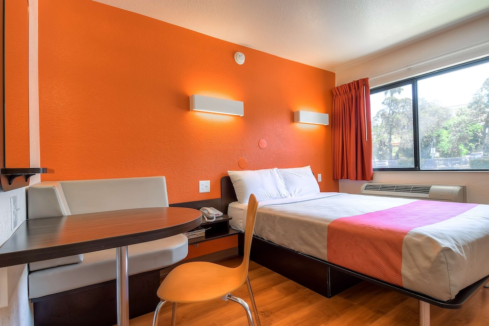 Motel6 San Diego Hotel Circle Mission Valley 34/61