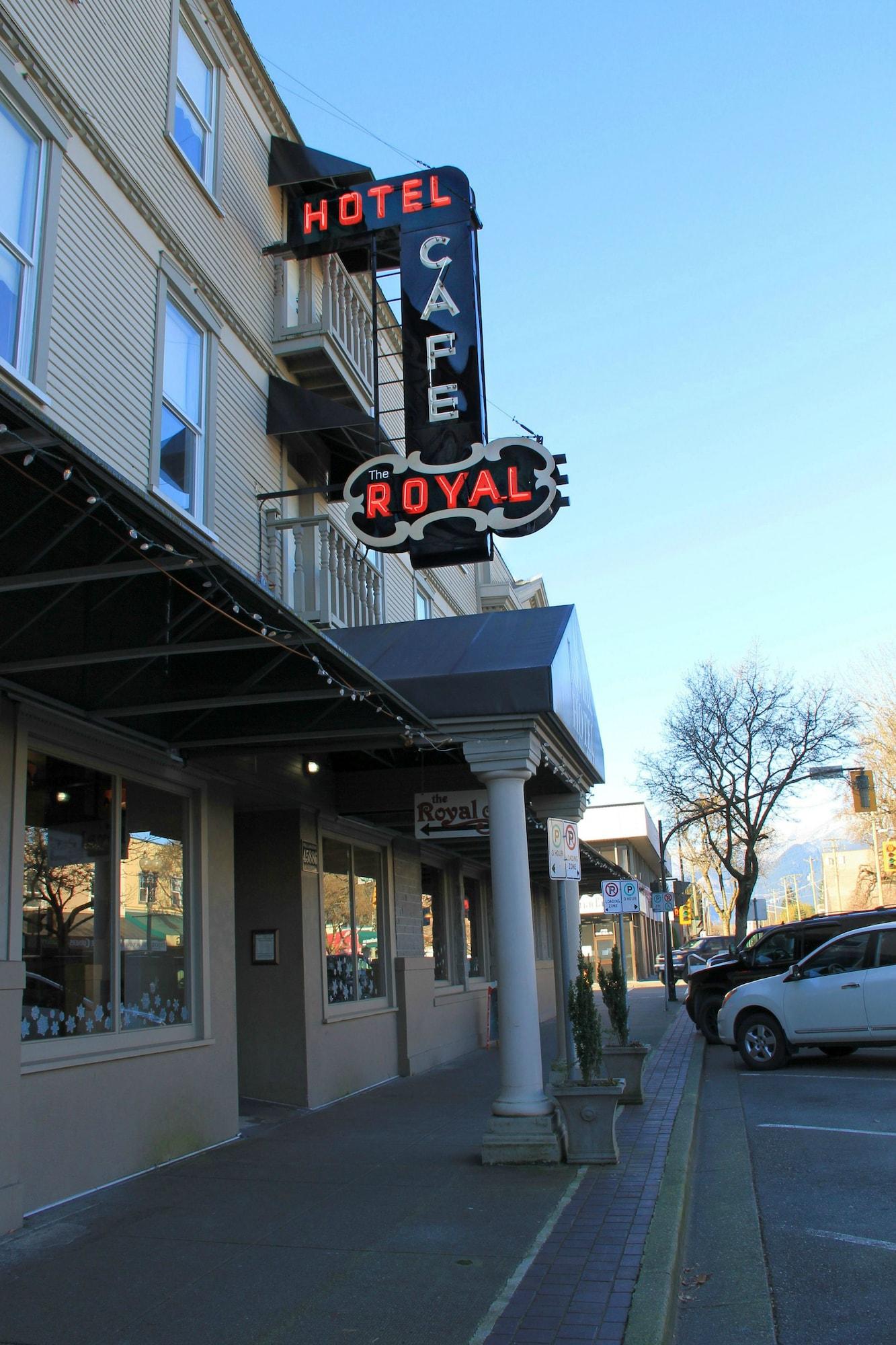 Royal Hotel 43/50
