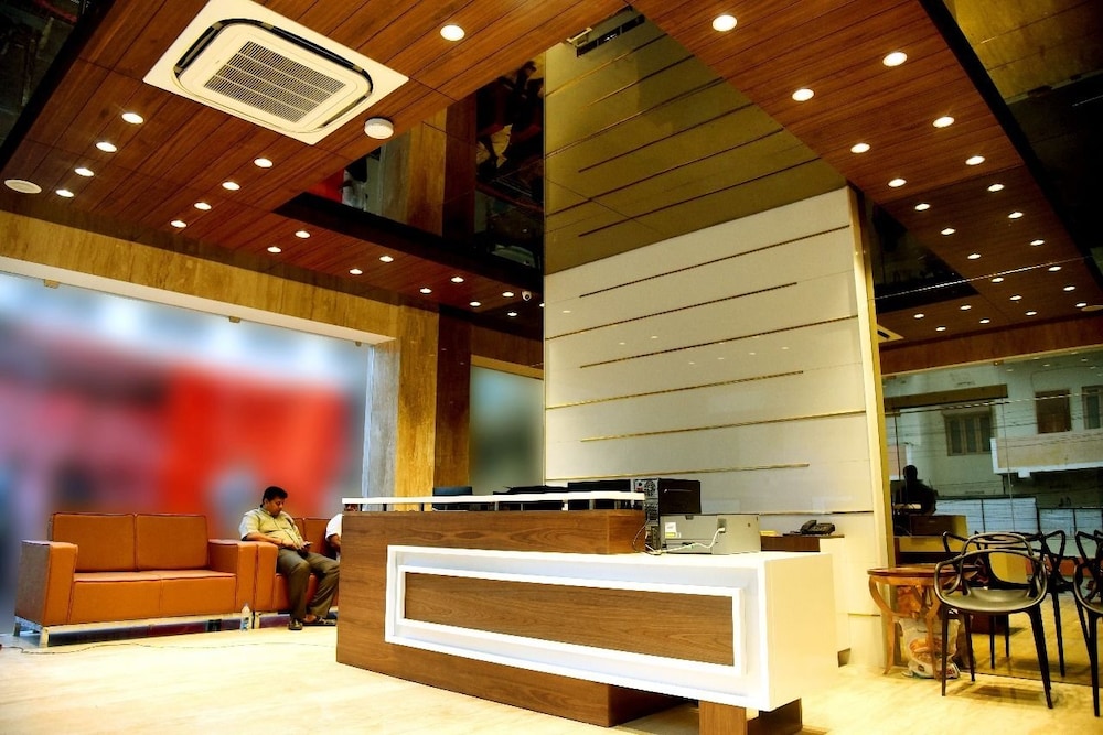 Vybrant Hotels 3/32