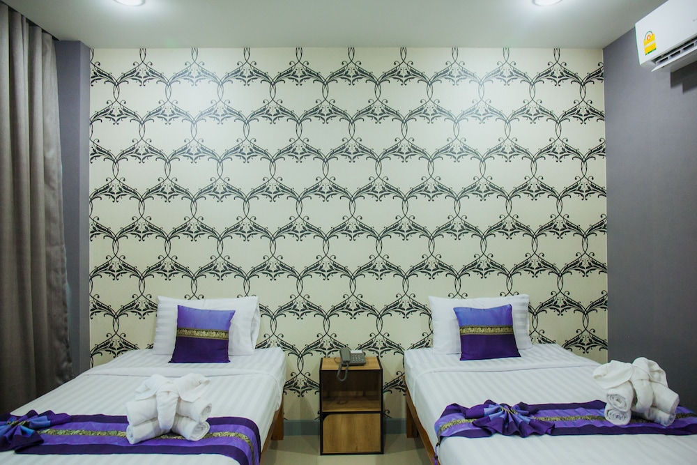 ROOM, TWIN BEDS