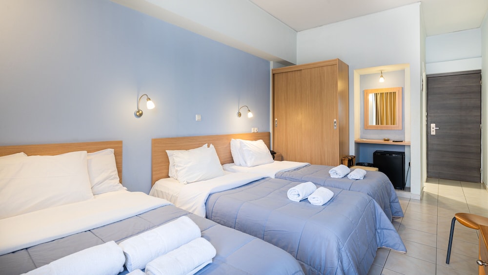 ROOM, QUADRUPLE