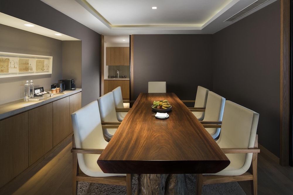 Andaz Delhi, by Hyatt 63/82