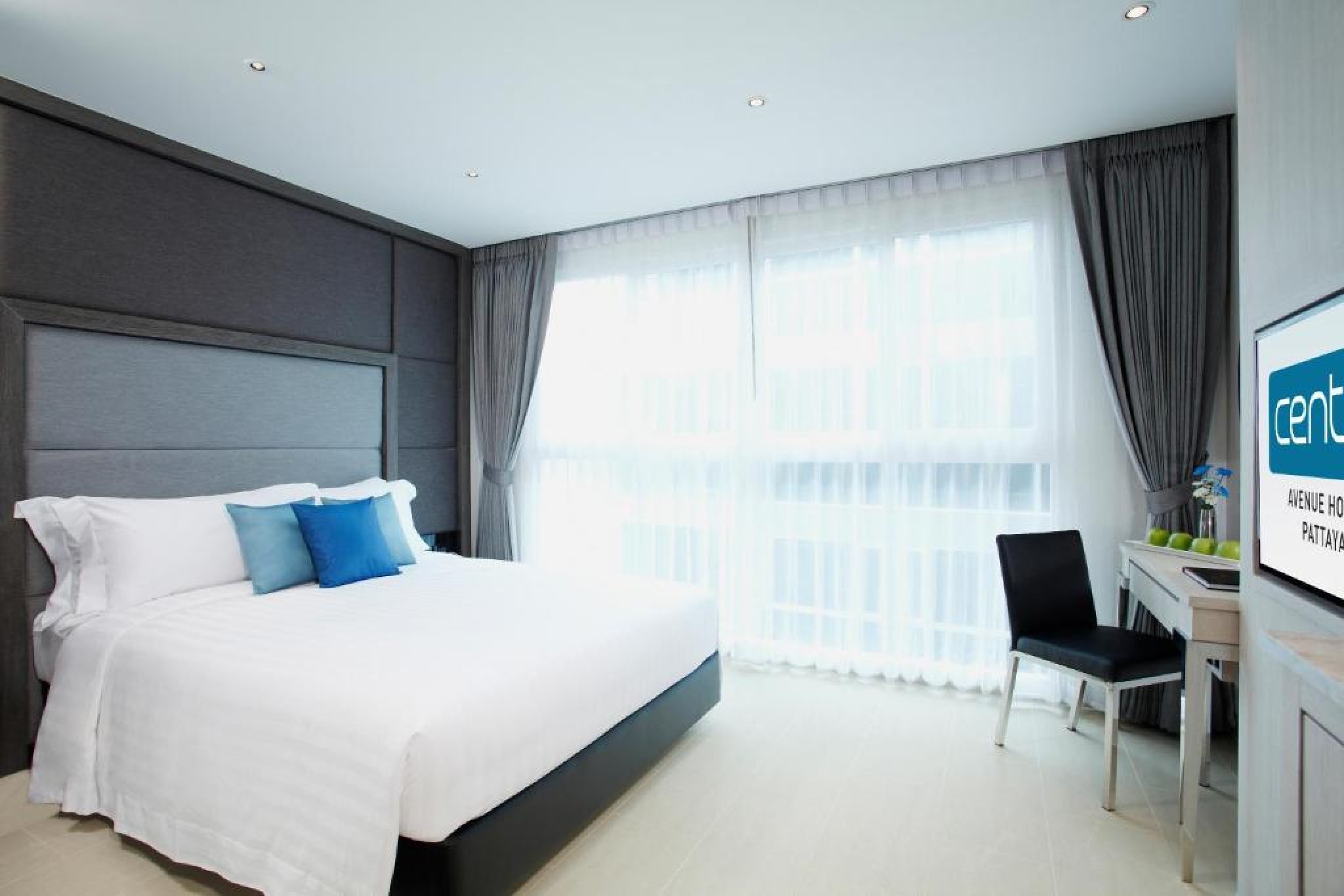 SUPERIOR, QUEEN BED