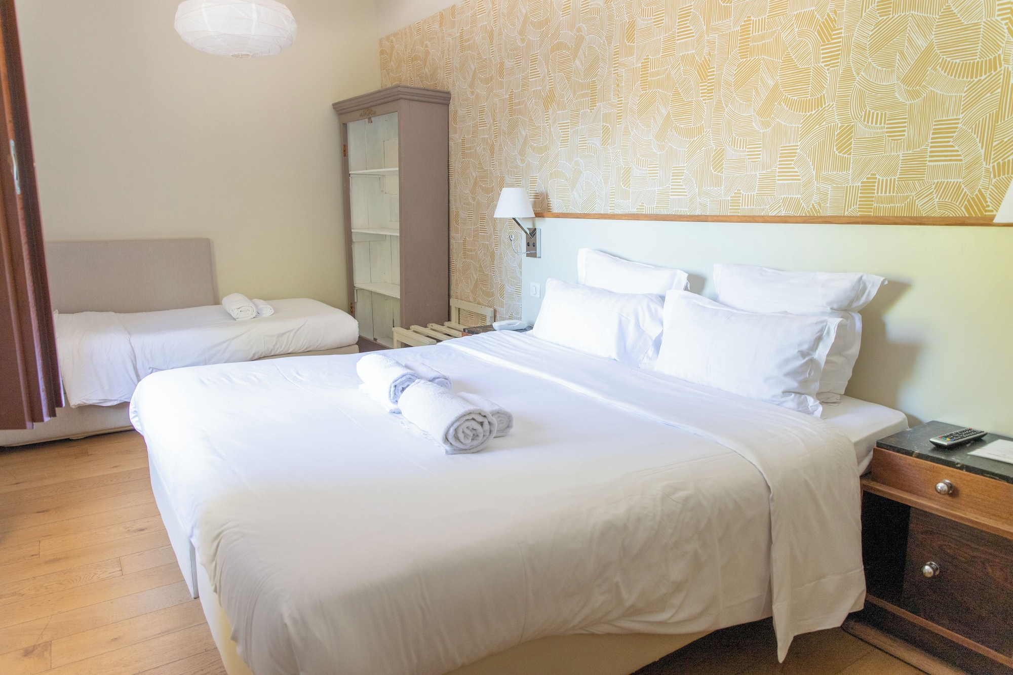Room, Triple, King Bed, Sofa, Domaine Cie 7/10