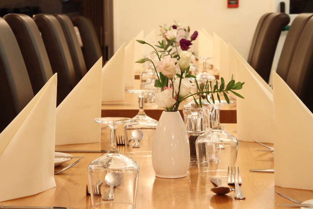 Exeter Court Hotel 46/66