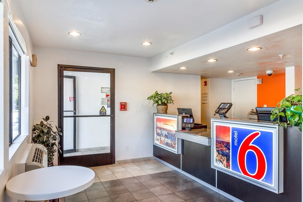 Motel6 Phoenix, AZ - West 12/45