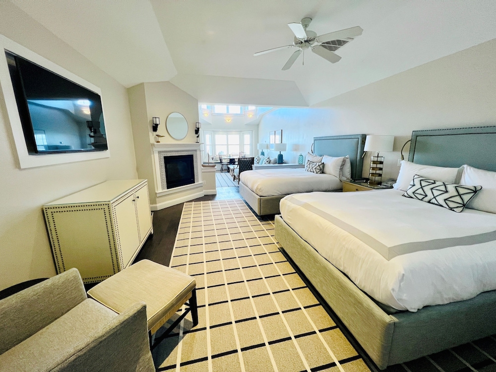 Beach House, Suite, 2 Queen Beds
