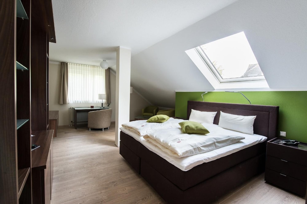 Junior Suite, Queen Bed
