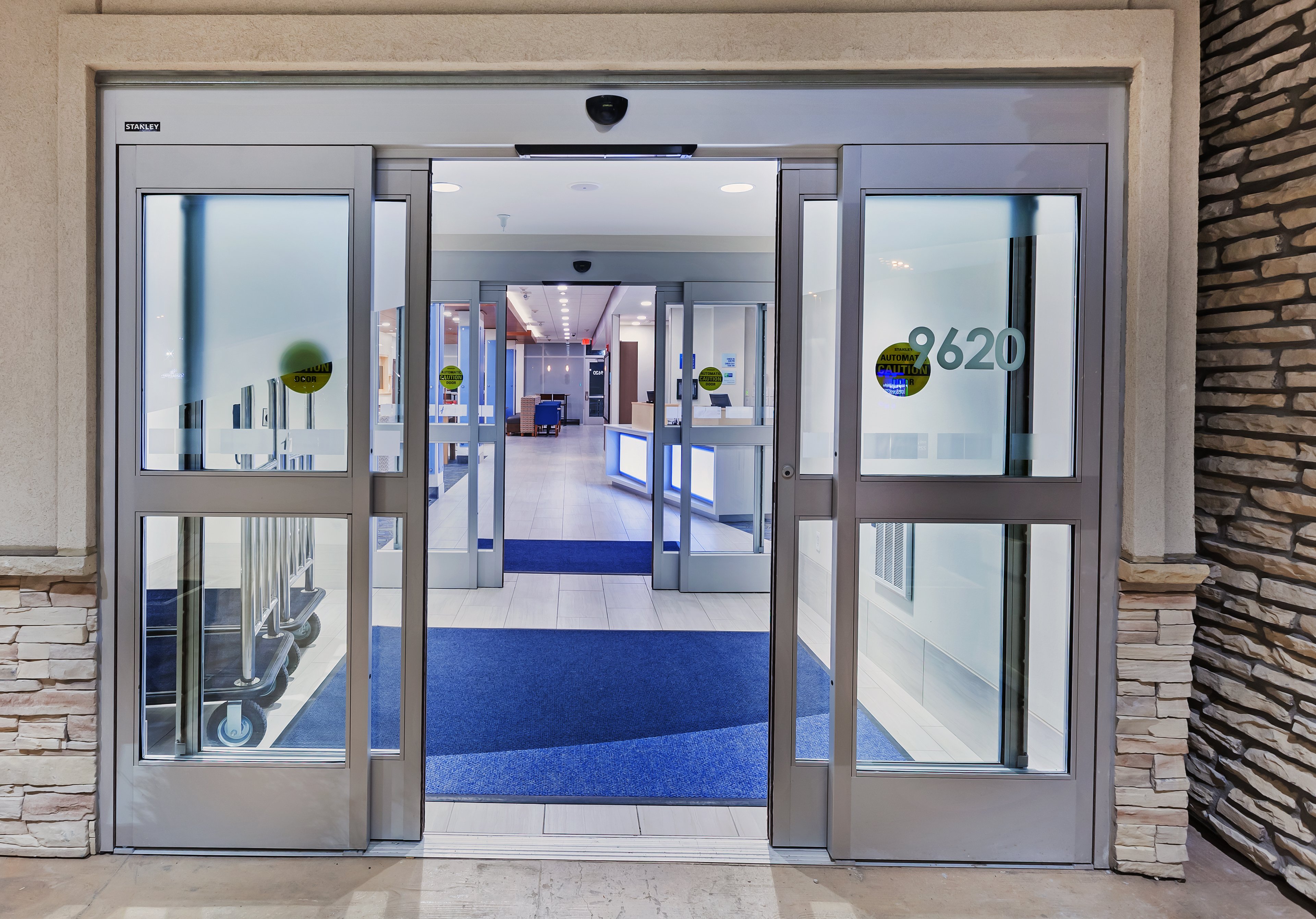 HOLIDAY INN EXPRESS & SUITES LENEXA - OVERLAND PARK AREA 29/54