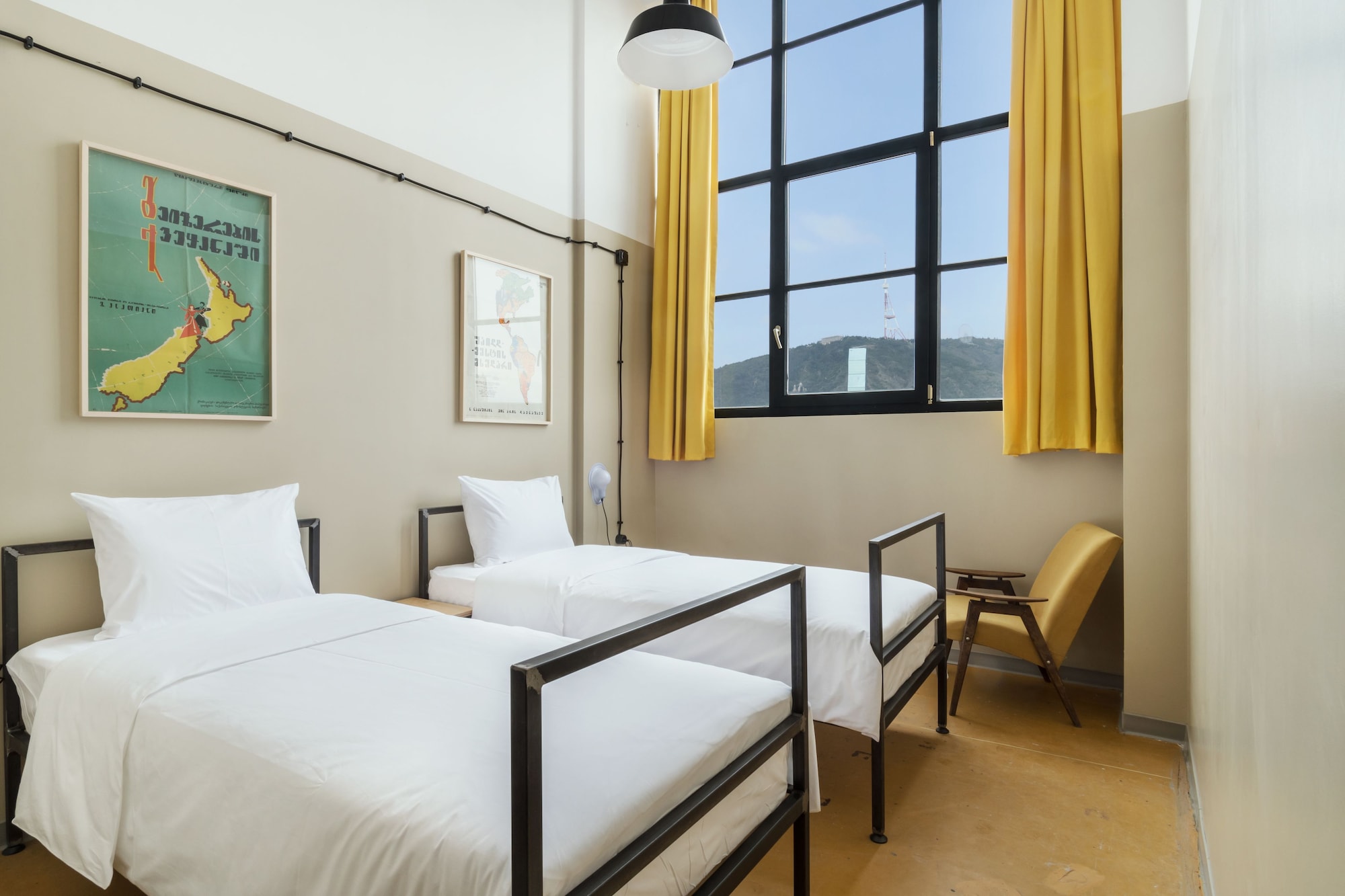 ROOM, TWIN BEDS