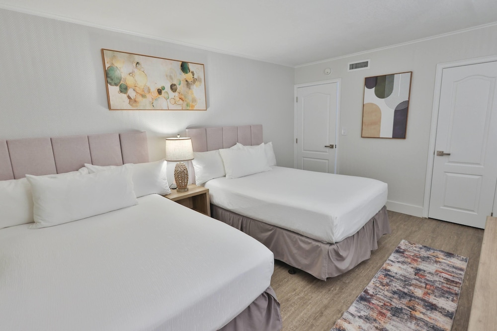 Bahama, Suite, 2 Double Beds, Gulf View