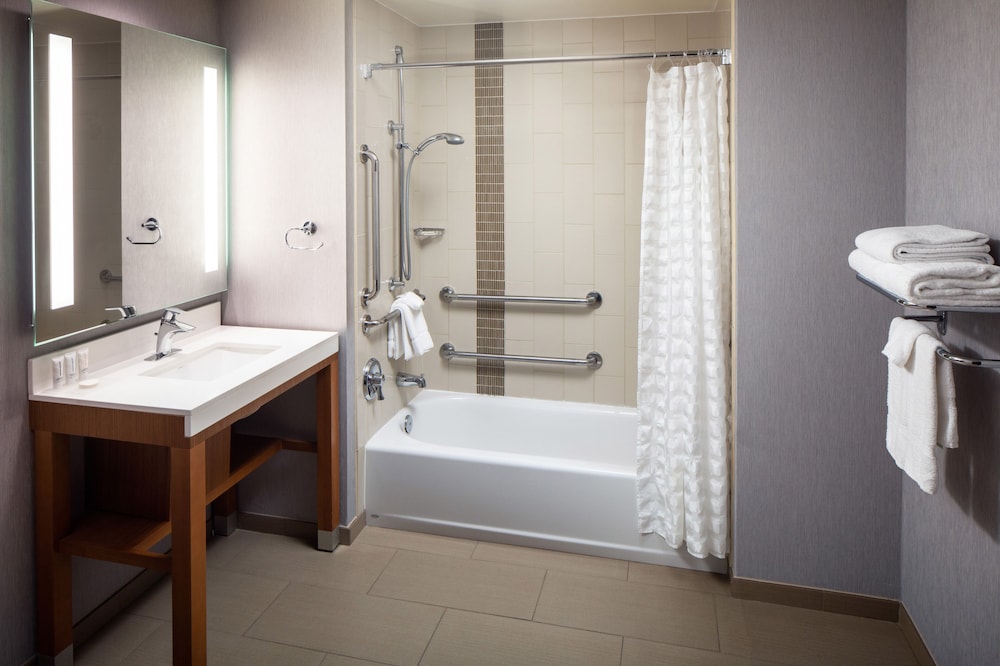 Hyatt Place Nashville Downtown 12/72