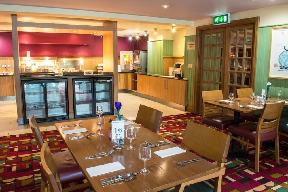 Airport Inn Manchester Hotel and Spa 58/71