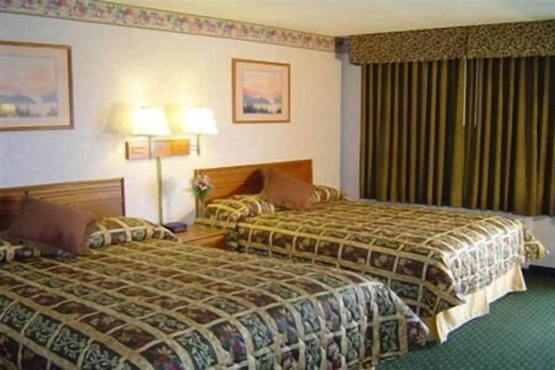 Deluxe, 2 Queen Beds