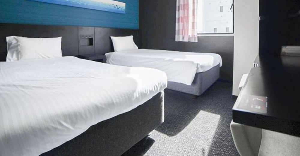 ROOM, TWIN BEDS