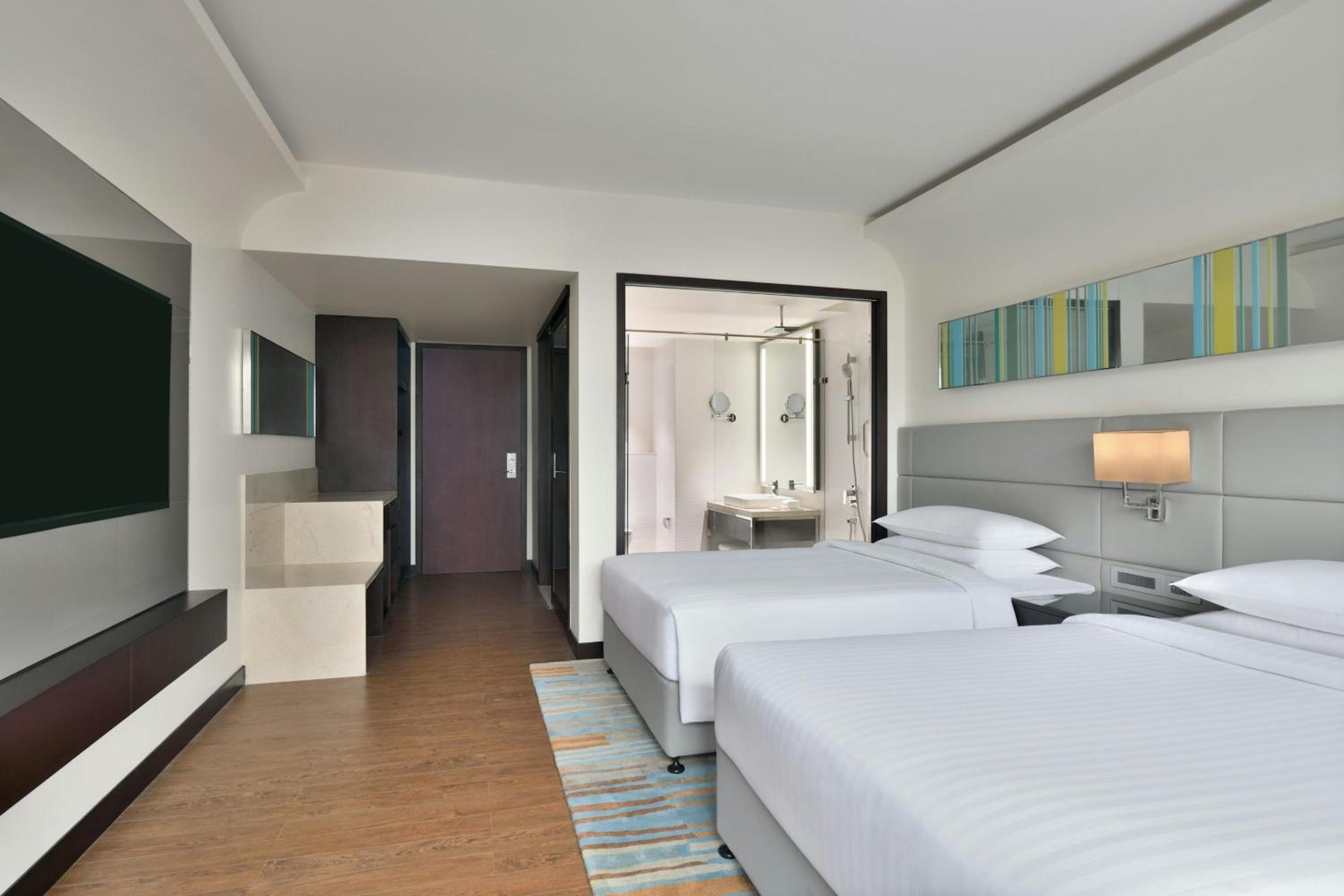 Guest Room, Twin Beds, Stadium View