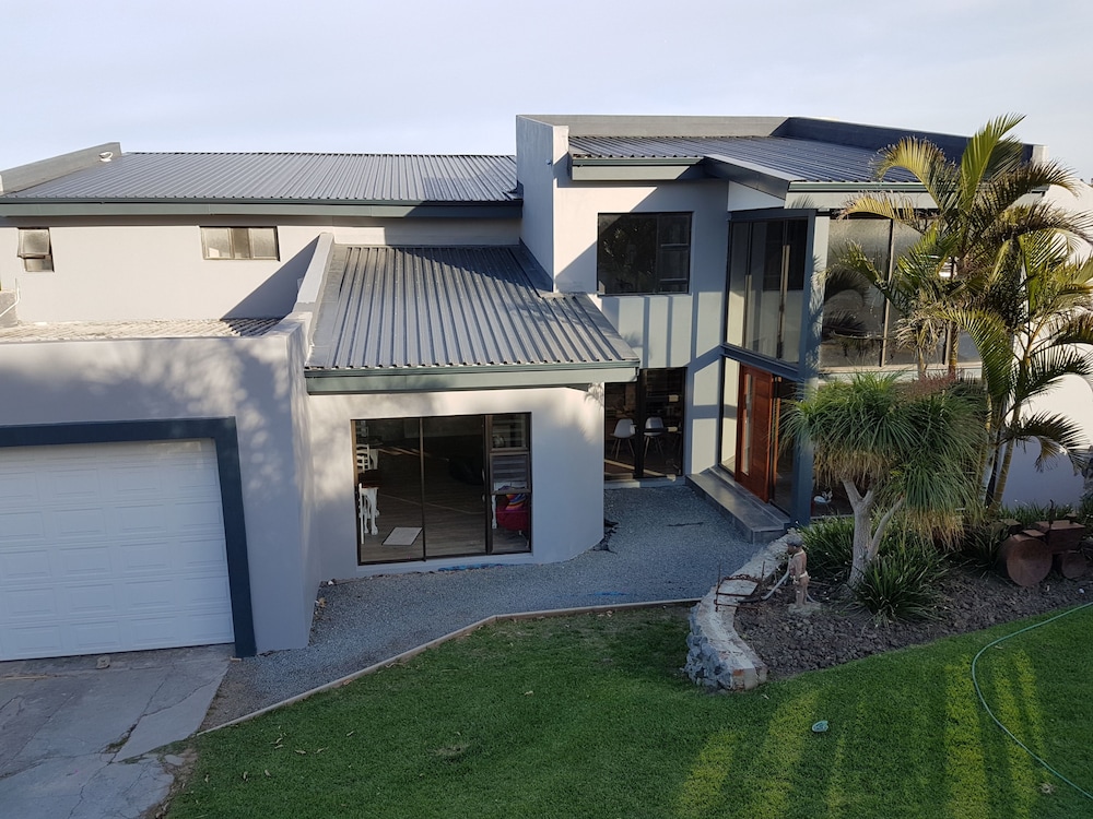 Riverview Guesthouse 63/67