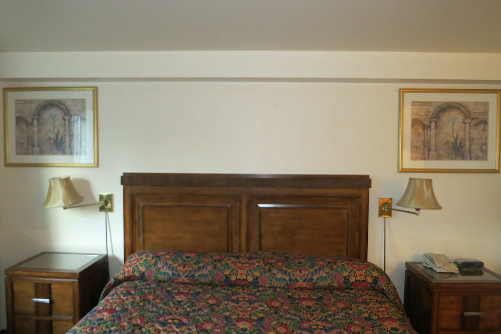Bay City Motor Inn 13/67