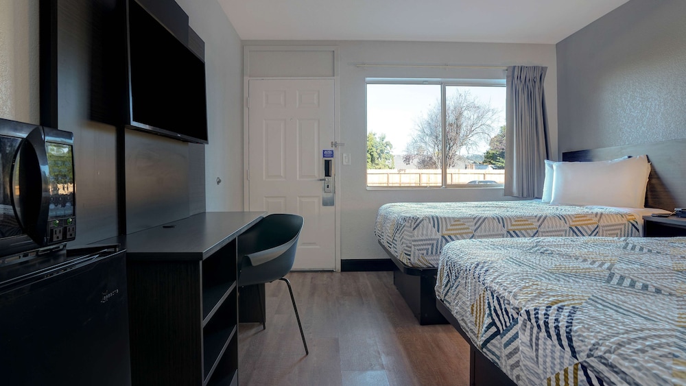 2 Full Beds - Micfridge