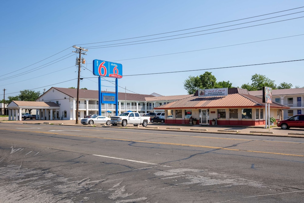 Motel6 Bryan, TX - University Area 38/44